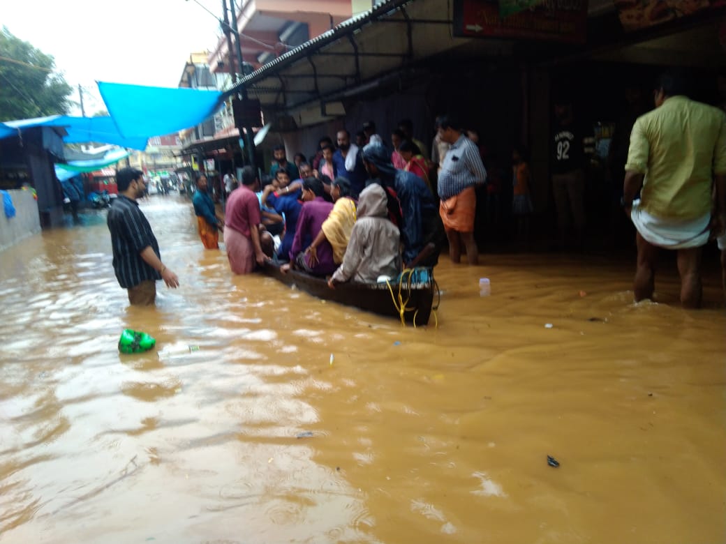 മ​ഴ​ക്കെ​ടു​തി​യി​ൽ 10 മ​ര​ണം; ഉരുൾപൊട്ടൽ, വ്യാപക നാശം -LIVE